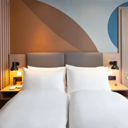 Hotel - By Ihg