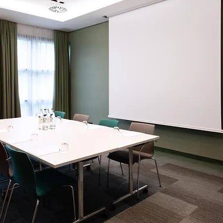 - By Ihg 4* Ράτινγκεν